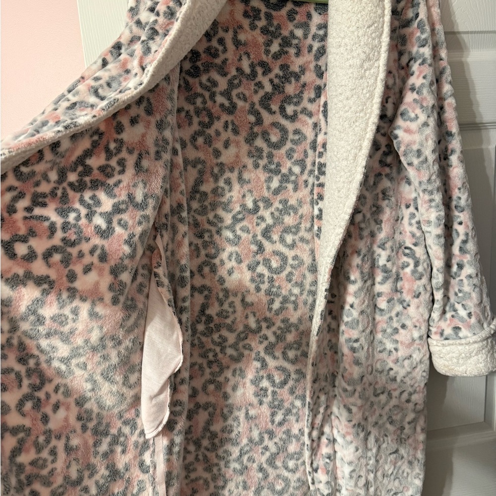 Leopard Print Fleece Robe - Picture 2 of 4